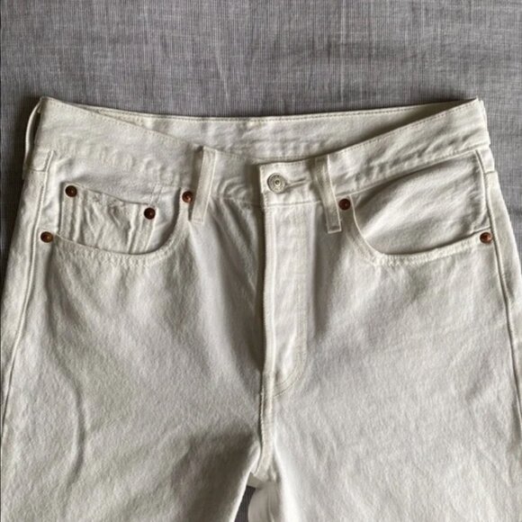 Levi 501 White Jeans Ripped Hem - Picture 8 of 11